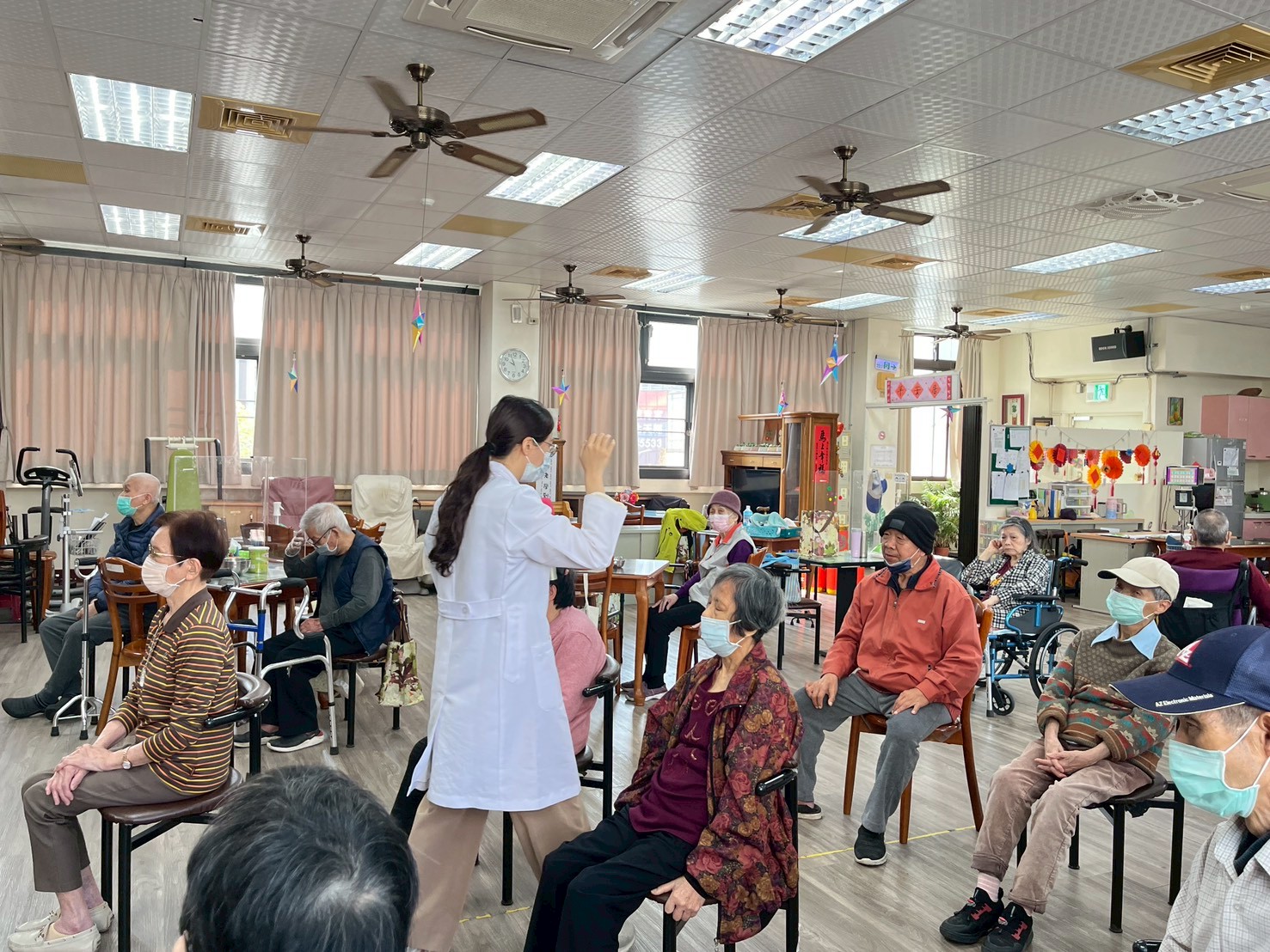 LINE_ALBUM_1150317日照中心長輩+照護者_260325_7